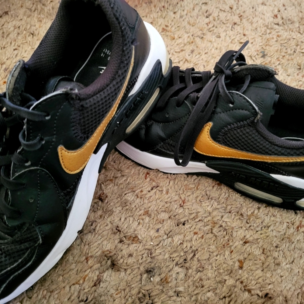 Woman's Nike Air Max
